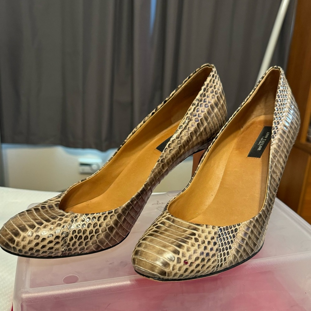 Ann Taylor Heels Leather uppers size 8 1/2